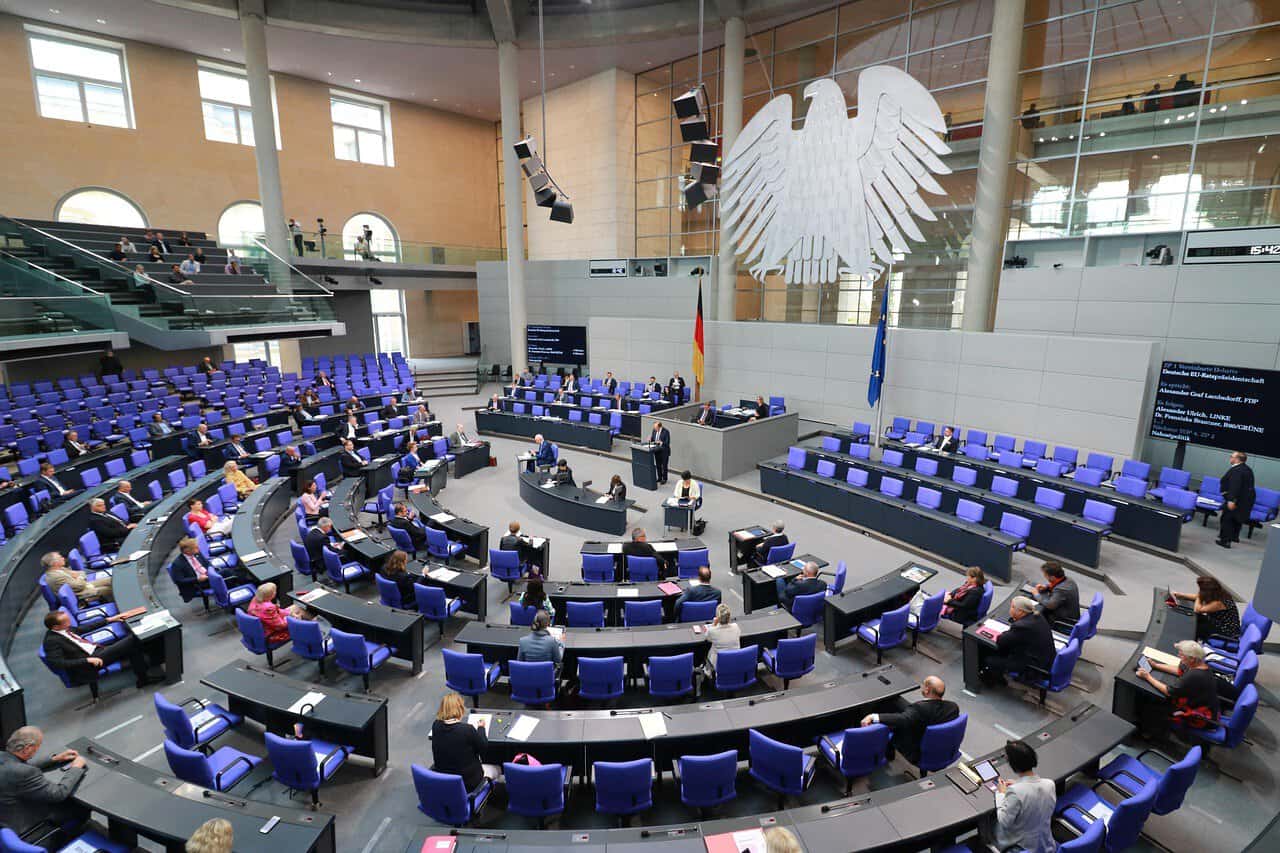 berlin, reichstag, flag, bundestag, germany, government, building, architecture, capital, policy, city, dome, german, bundestagswahl, bundestag, bundestag, bundestag, bundestag, bundestag, bundestagswahl